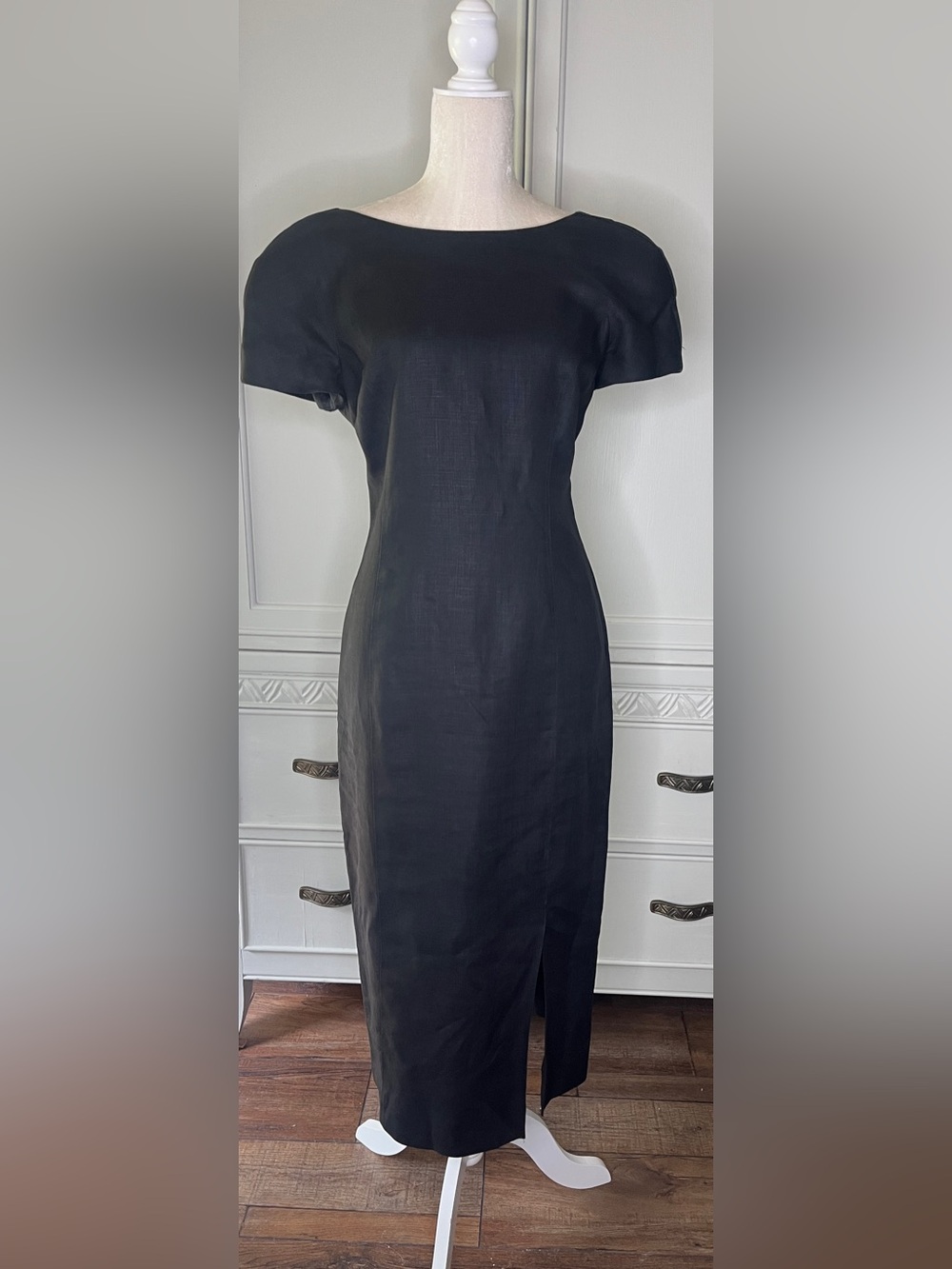 Elegant Black Midi Dress with Boat Neck